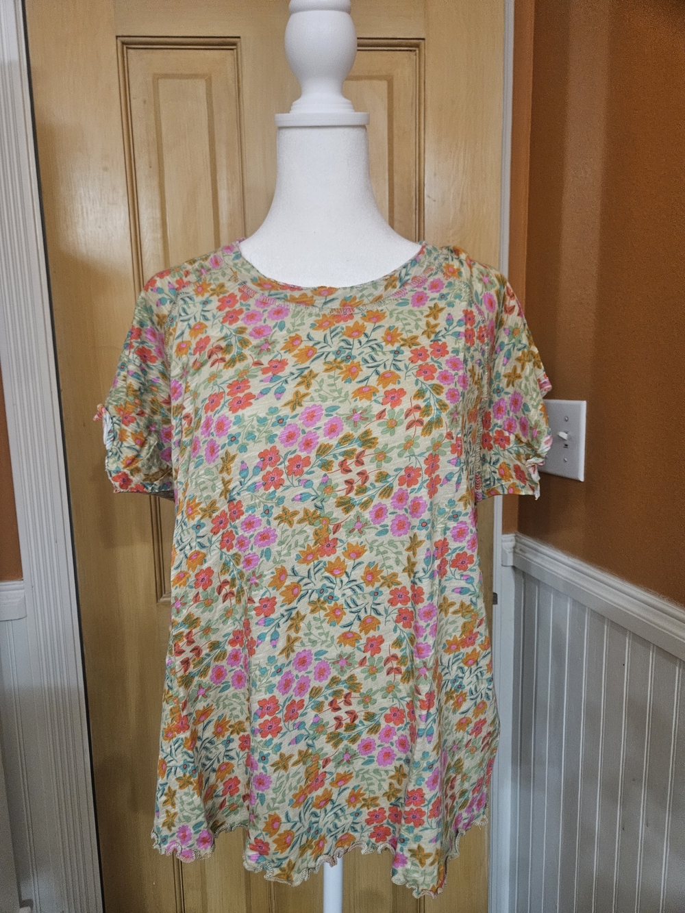 Natural Life Floral Short-Sleeve Scoop Neck Top — Pink & Orange